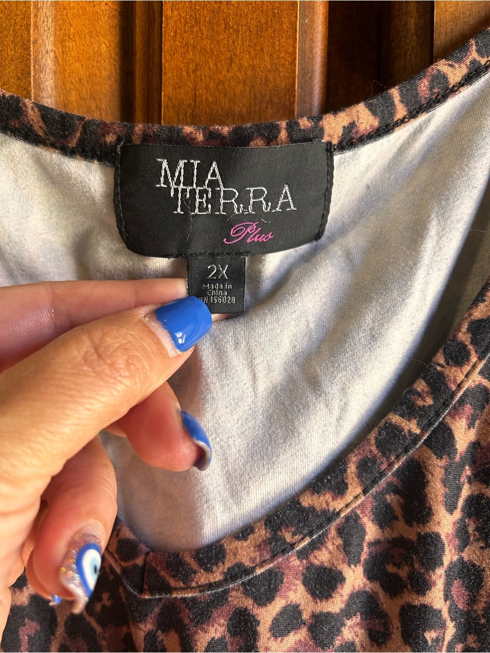 🌸Mia Terra tie-front top features a brown and black leopard print pattern 2x - Picture 5 of 5